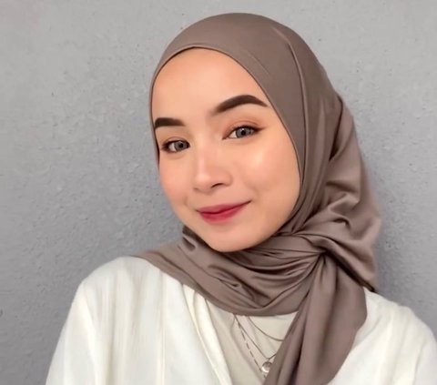 14 Inspirasi Model Fashion Hijab untuk Lebaran, Bikin Kamu Makin Cantik