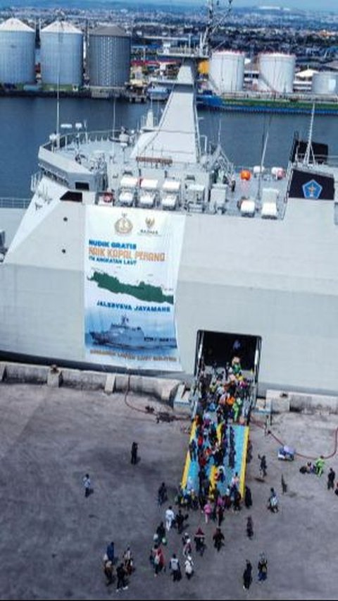 Ratusan Pemudik ke Jakarta Naik Kapal Perang TNI AL dari Pelabuhan Tanjung Emas Semarang