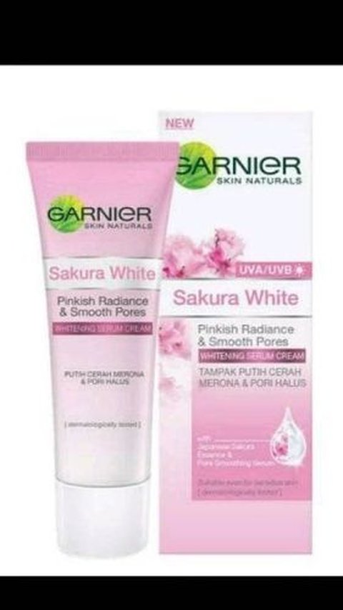 15. GARNIER Sakura Glow Pinkish Radiance Glowing Cream