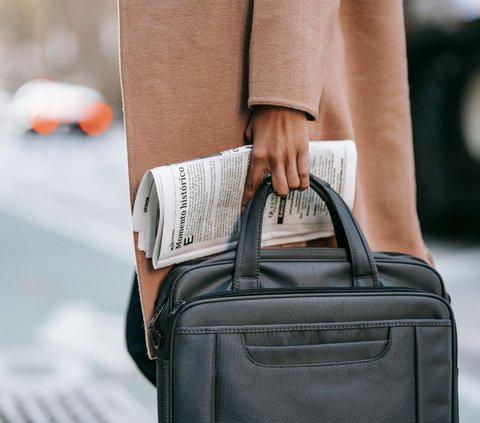 How to Choose Women's Work Bags, Know the Function and Material