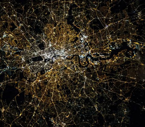 The Beauty of 10 Night Landscape Photos of Cities in Various Parts of the World Taken from Satellites, Including Gaza and Indonesia