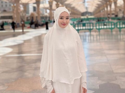 Portrait of Puteri Modiyanti, Tommy Soeharto's Daughter, During Umrah, Her Appearance Becomes the Highlight
