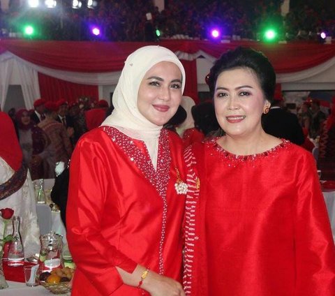 Tampil Cantik Berkebaya Merah, Potret Juliana Moechtar Hadiri Ulang Tahun Kopassus, Ada Pose sama Istri Jenderal