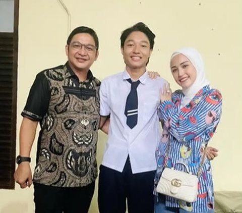 Dapat Kado Spesial dari Ayah dan Ibu Sambungnya, Intip Momen Kedekatan Kiesha Alvaro dengan Adelia Wilhelmina