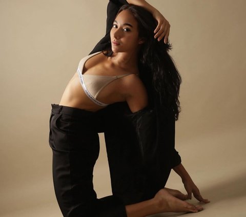 Potret Seksi Naomi Zaskia, Aktris Cantik yang Akan Beradegan Panas dengan Darius Sinathrya di Series Terbaru