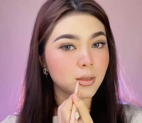 Follow the Syahrini Core Makeup Trend, This Content Creator's Face is Called the Natural Version