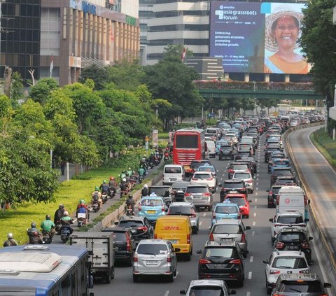 Sementara anggota Komisi B DPRD DKI, Muhammad Taufik Zoelkifli, mendukung pembatasan kepemilikan dan usia kendaraan bermotor sehingga kemacetan dan polusi udara di Jakarta dapat diatasi. <br><br>