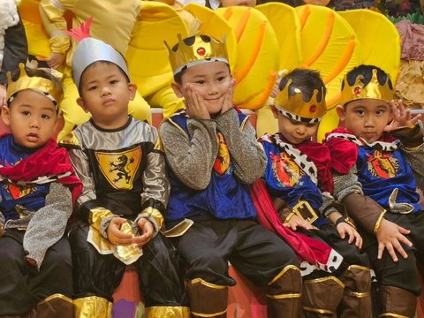 Ganteng! 10 Potret Terbaru Saka Anak Bungsu Ussy Sulistiawaty & Andhika Pratama yang Akan Menginjak Usia 4 Tahun, Makin Mirip Sang Ayah