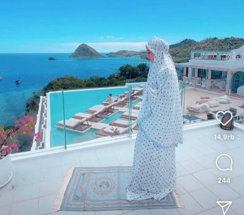 7 Potret Terbaru Marini Zumarnis, Salat di Balkon Hotel Perlihatkan Indahnya Labuan Bajo