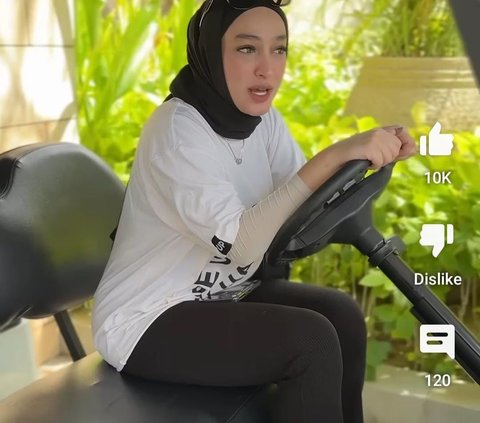 Lucunya Sule Goda Pacar Cantiknya yang Sedang Anteng Duduk di Mobil Buggy, Netizen Auto Gemas