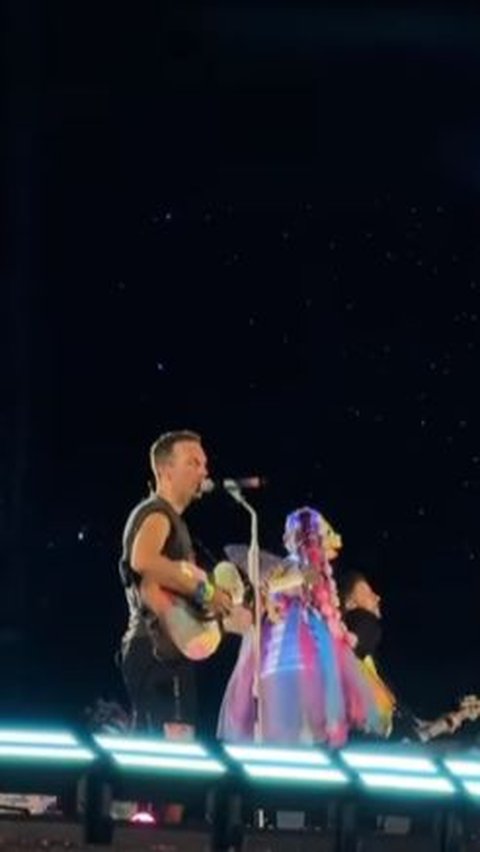 Pria Terjatuh Bawa Bendera Israel di Konser Coldplay Ternyata Tentara, Sering Jadikan Pembantaian Gaza jadi Lelucon