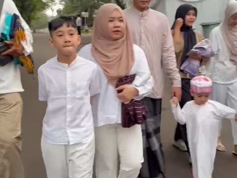 Orang Tua Naik Haji, Begini Momen Rafathar dan Rayyanza Berangkat Salat Idul Adha, Didampingi Pengasuh dan Bodyguard