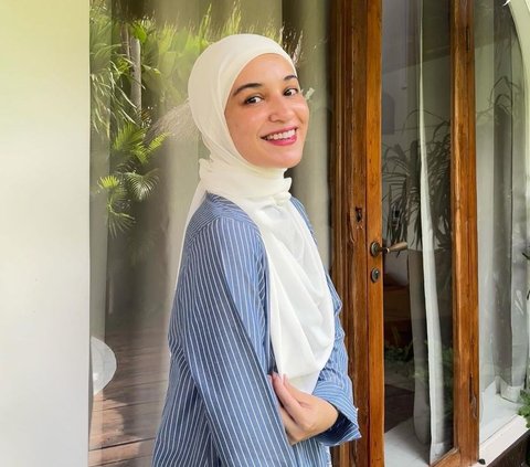 9 Artis Cantik Indonesia yang Sejak Belia Sudah Bergelar Haji