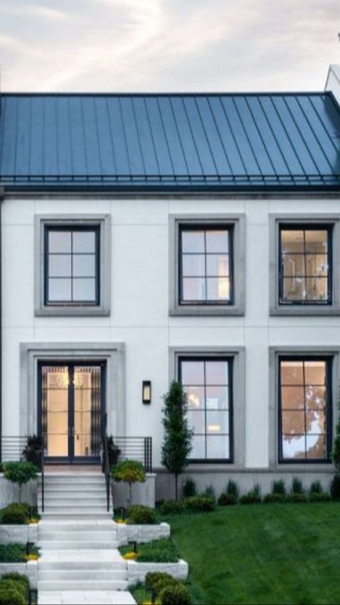 Desain Rumah Klasik dengan Jendela Banyak