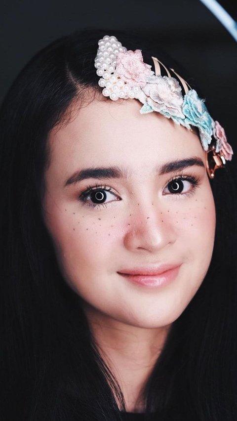 Menggunakan Look Makeup Freckless <br>