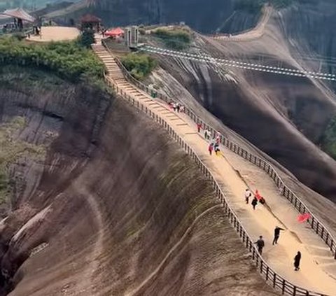 Gaoqi Ling, China's Most Extreme Mountain with a Shape Resembling a Sharp Knife Blade