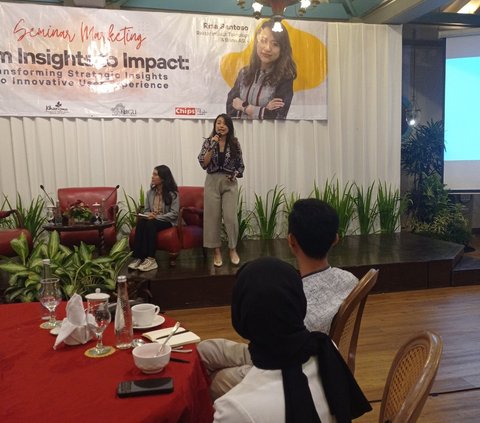 AMA Malang Undang Risa Santoso dalam Seminar Marketing Bertema 