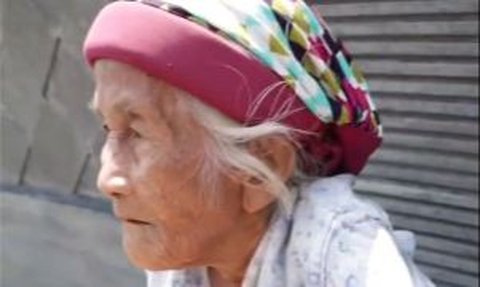 Miris! Nenek 100 Tahun Pungut Beras yang Jatuh di Penggilingan Buat Makan 'Mau Beli Enggak Ada Uang'