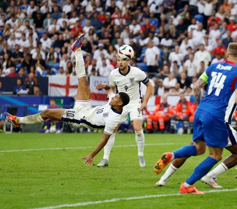 FOTO: Momen Comeback Maut Inggris Tumbangkan Slovakia di Euro 2024, Diwarnai Gol Salto Jude Bellingham