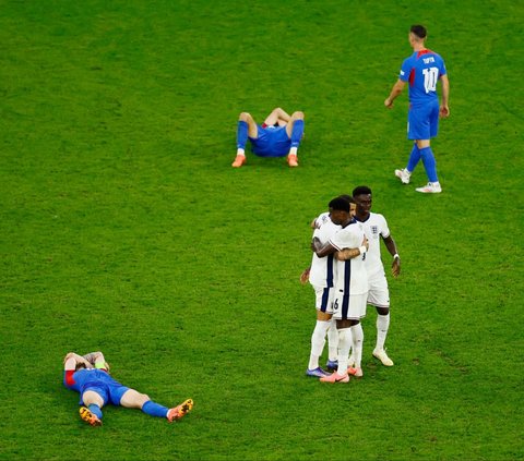 FOTO: Momen Comeback Maut Inggris Tumbangkan Slovakia di Euro 2024, Diwarnai Gol Salto Jude Bellingham