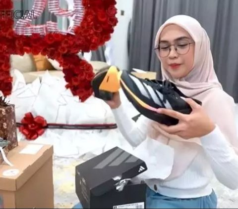 9 Portraits of Ria Ricis Unboxing 29th Birthday Gifts, Receiving Luxury Bags to Rp500 Million from Fans