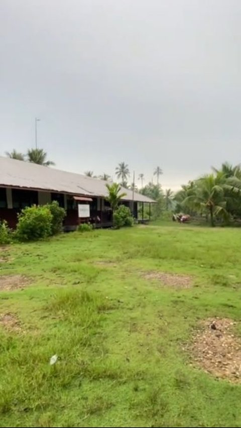 Beginilah penampakan sekolah tempat Ara mengajar.<br>