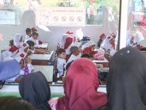 FOTO: Antusiasme Murid Kelas 1 SD Jawa Barat di Hari Pertama Masuk Sekolah