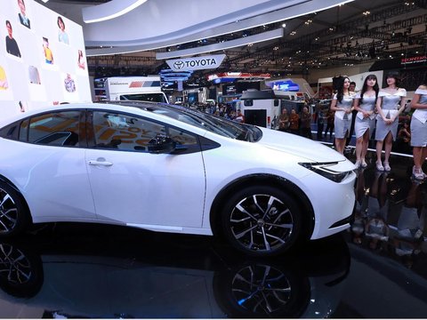 Portrait of the Latest Toyota Hybrid Car at GIIAS 2024, with a Design Resembling a Hammerhead Shark