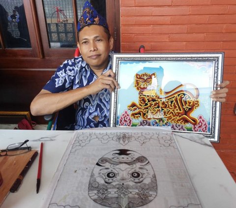 Perjuangan Kusdono Rastika Angkat Seni Lukis Kaca Cirebon, Karyanya Pernah Dipesan Jokowi hingga Dikirim ke Amerika