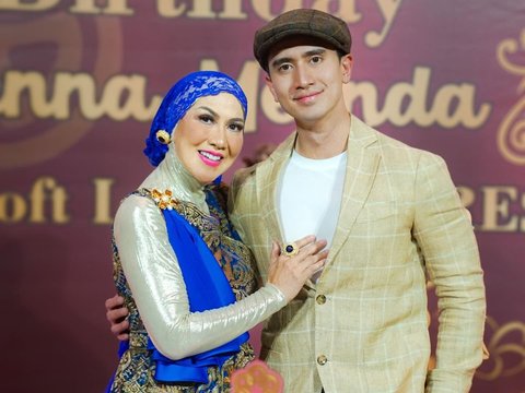 10 Potret Ulang Tahun Venna Melinda ke-52, Verrell Bramasta Berikan Kejutan ini untuk Sang Mama Hingga Menangis Terharu