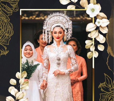 Portrait of a Beautiful Artist Wearing Suntiang When Getting Married