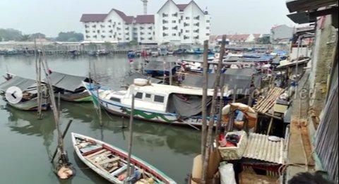 Penampakan Perumahan Warga di Kampung Aquarium Lebih Rendah dari Air Laut, Sungguh Mengerikan