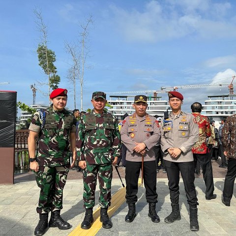 Gagah Panglima Agus-Kapolri Pegang Tongkat Komando, Pose Bareng Mayor TNI Teddy dan Kompol Syarif di IKN