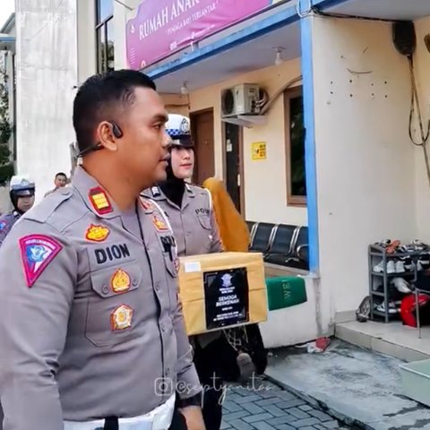 Kunjungi Panti Asuhan dan Beri Bantuan, Aksi Sekelompok Polisi Jepara Ini Bikin Haru