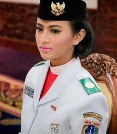 Cantik Memesona, Deretan Paskibraka Pembawa Baki Bendera Merah Putih Era Jokowi Ada yang Lulus Akpol & Akmil