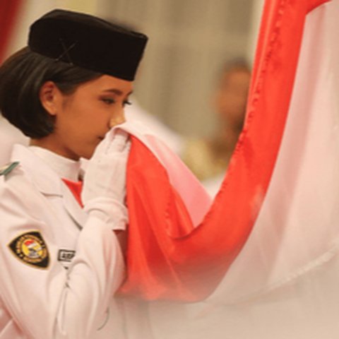 Cantik Memesona, Deretan Paskibraka Pembawa Baki Bendera Merah Putih Era Jokowi Ada yang Lulus Akpol & Akmil