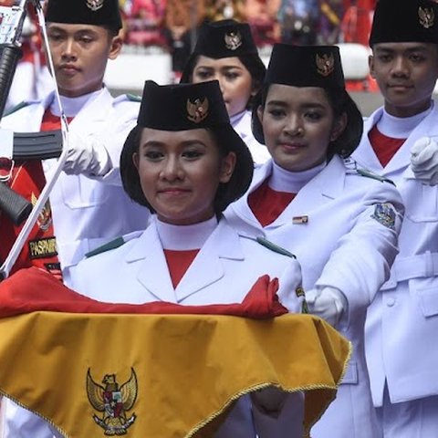 Cantik Memesona, Deretan Paskibraka Pembawa Baki Bendera Merah Putih Era Jokowi Ada yang Lulus Akpol & Akmil