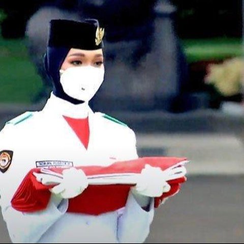 Cantik Memesona, Deretan Paskibraka Pembawa Baki Bendera Merah Putih Era Jokowi Ada yang Lulus Akpol & Akmil