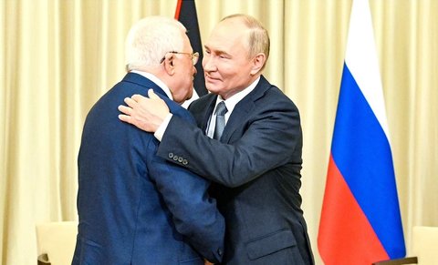 Vladimir Putin Peluk Hangat Presiden Palestina, Rasakan Sakit Mendalam Banyak Anak & Wanita Jadi Korban