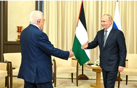 Vladimir Putin Peluk Hangat Presiden Palestina, Rasakan Sakit Mendalam Banyak Anak & Wanita Jadi Korban