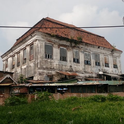 Uji Nyali di Gedung Setan Surabaya, Rumah yang Dibangun Pejabat Tinggi 200 Tahun Silam tapi Tak Pernah Ditinggali