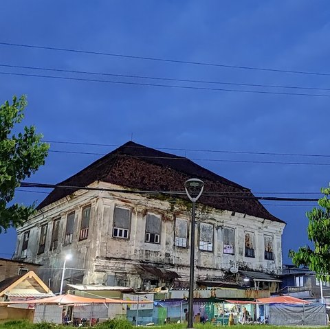 Uji Nyali di Gedung Setan Surabaya, Rumah yang Dibangun Pejabat Tinggi 200 Tahun Silam tapi Tak Pernah Ditinggali