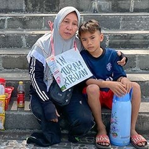 Kisah Tragis Janda 4 Anak Kakinya Terlindas Kereta lalu Diamputasi, Banting Tulang Jualan Keliling Pakai Kursi Roda Cuma Dapat Rp20 Ribu