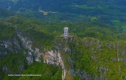 Eksotisme Tangga Menuju Langit di Tana Toraja, Bukit Batu Menjulang Melewati Awan