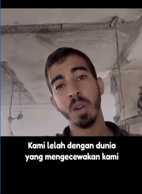 Pria Palestina Temukan Robekan Alquran Surat Al 'Asr di Bawah Reruntuhan, Dibaca Meski Hanya Ayat 1-2 yang Utuh