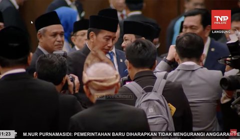 Momen Prabowo Tiba-tiba Bisiki Jokowi, Luhut Langsung Mendekat Siaga Beri Hormat