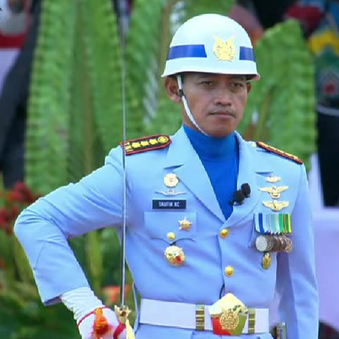 Sisi Lain Taufik Nur Cahyanto Komandan Upacara Penurunan Bendera di IKN, Ternyata Jago Main Gitar dan Menyanyi