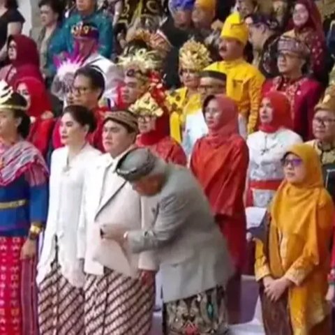 Tahun Ini Duduk di IKN 'LDR', Ternyata Ada Juga Momen Pak Bas Usil Cek Baju Erick Thohir