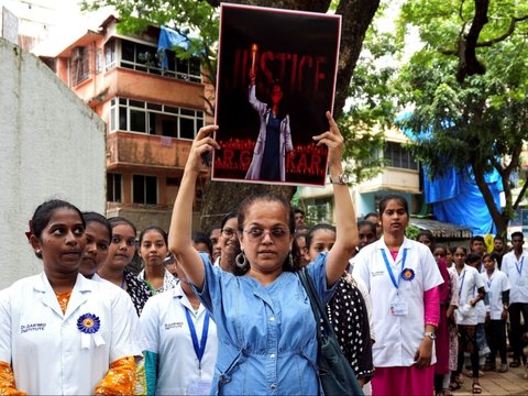 FOTO: Kacau Balau Layanan Rumah Sakit di India, Jutaan Tenaga Kesehatan Mogok Kerja Massal Usai Kasus Pemerkosaan Dokter Magang di Kolkata