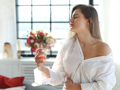 Want to Keep Your Body Smelling Fresh Without Using Perfume? Here Are 5 Tips You Can Follow